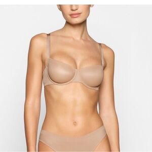Skims no show balconette unlined bra 32DD